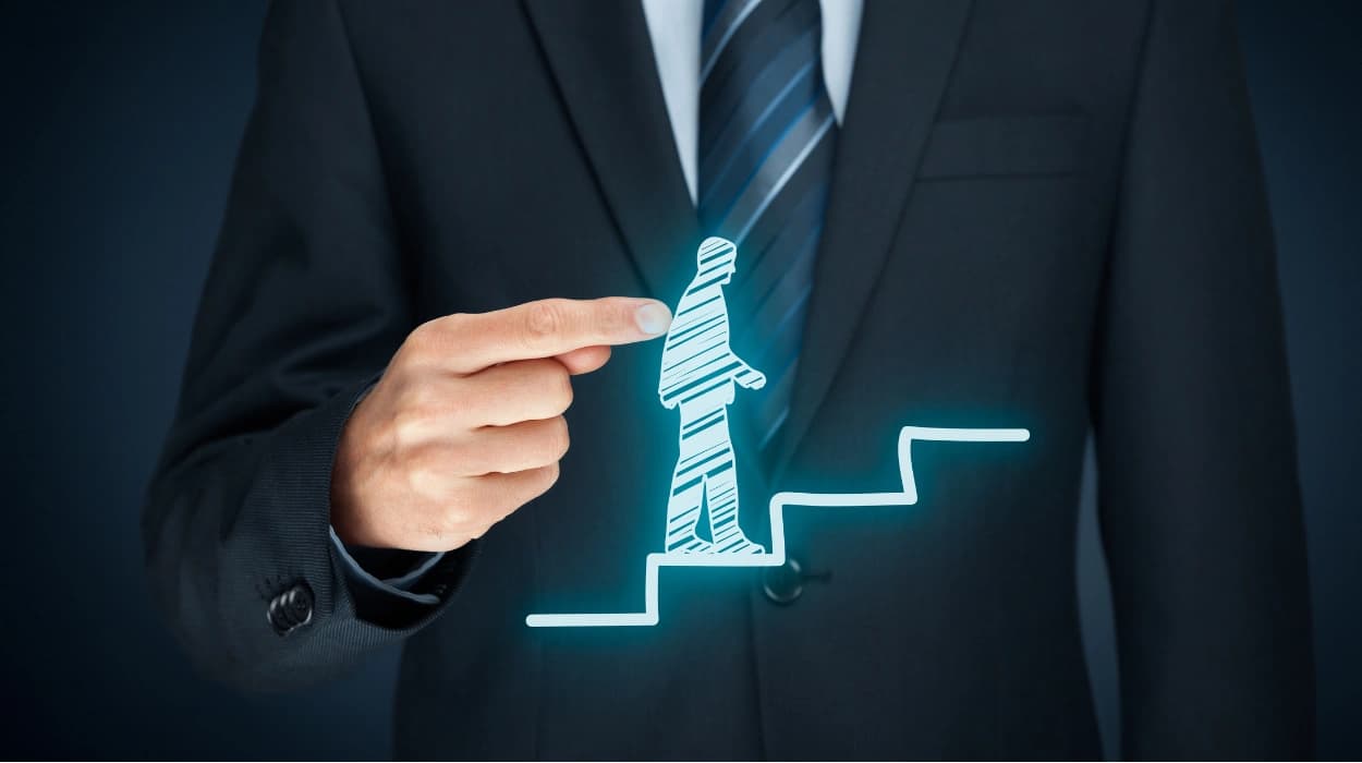 استراتيجيات تطوير المسار المهني لنمو القوى العاملة