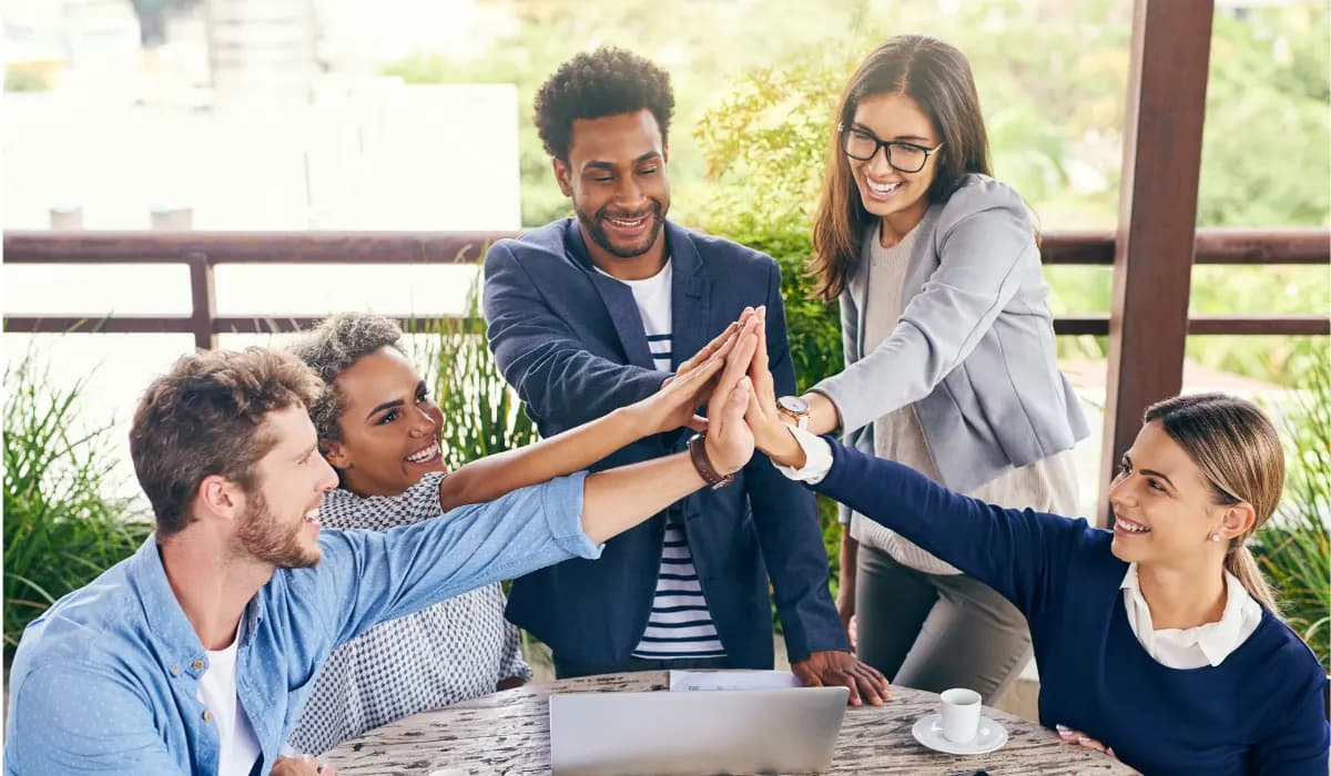 استراتيجيات اكتساب المواهب لبناء فرق عالية الأداء