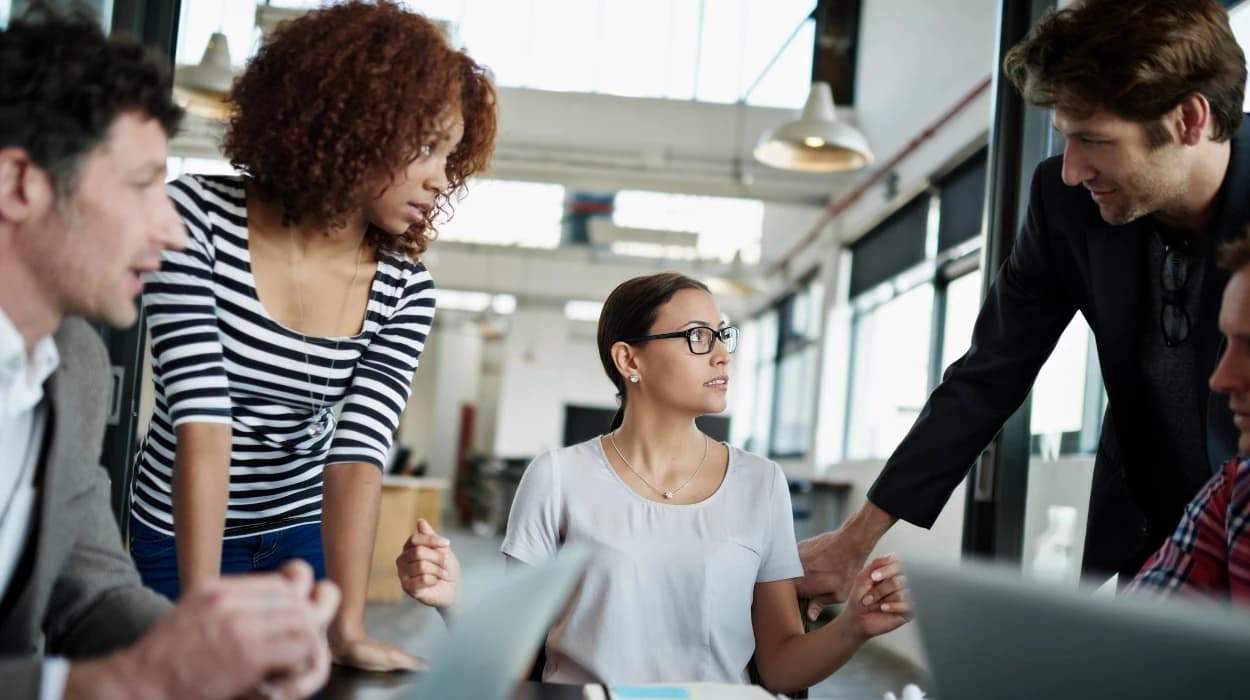 تفويض المهام للمتخصصين الإداريين