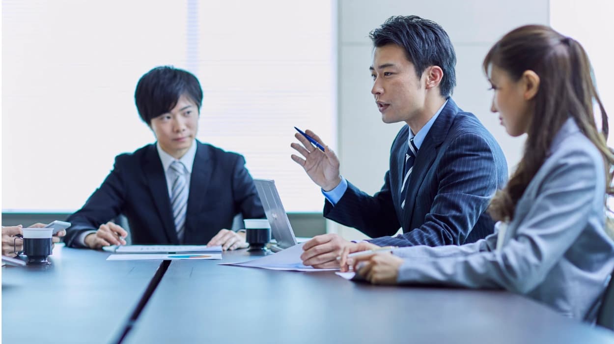 مهارات التواصل التجاري للمهنيين الإداريين