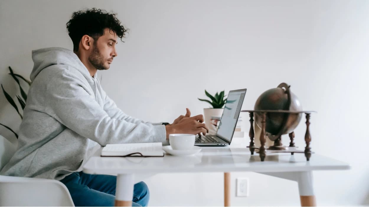 استراتيجيات العمل عن بُعد للموارد البشرية وقادة الأعمال