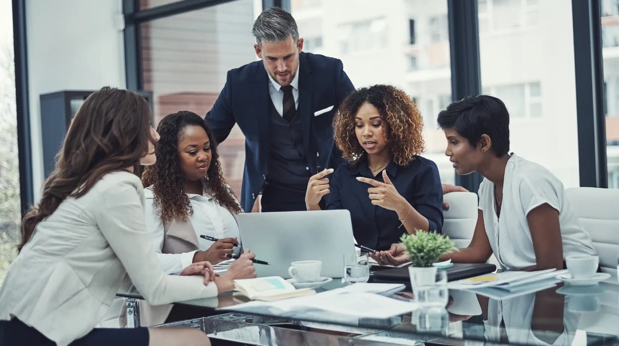 بناء الاتصال الفعّال في مكان العمل